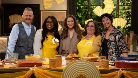 Drew Crowns Her Mac and Cheese Contest Champion | Talkin' S'mac