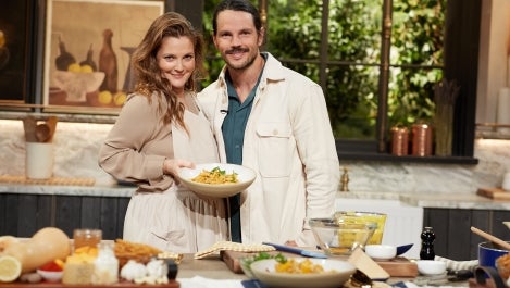 Chef Dan Churchill Teaches Drew How to Make Barilla Chickpea Penne with a Butternut Squash and Quorn Meatless Ground | In a Minute