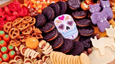 How to Make a Halloween Snack Board 