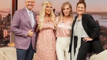 Tori Spelling and Jennie Garth Remember Their Favorite "90210" Episodes