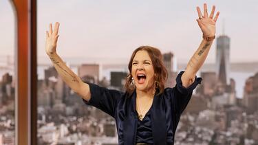 Ross Mathews Surprises Audience Members with Appearance at "I Scream for Yasso Booth" 