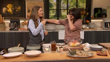 Valerie Bertinelli Shows How to Make Pumpkin Spice Meatball Recipe 