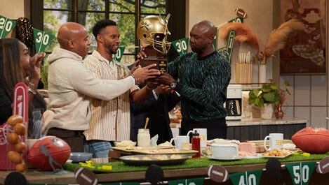 Tiki Barber and Victor Cruz Crown the Super Bowl Dish Competish Champion