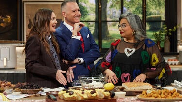 Rawaan Alkhatib Finishes Crispy Sautéed Dates on a Saffron Cloud