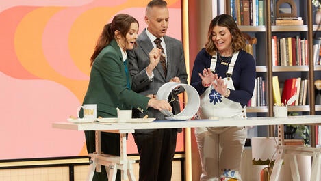 Clare Sullivan Shows Drew and Ross Mathews How to Stencil Cheap Lamps