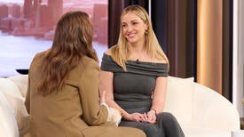 Abby Elliott on Working with Drew Barrymore in 'Saturday Night Live': "You're My Idol" 